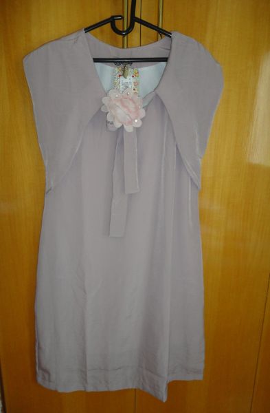 Vestido c/ flor (removivel)